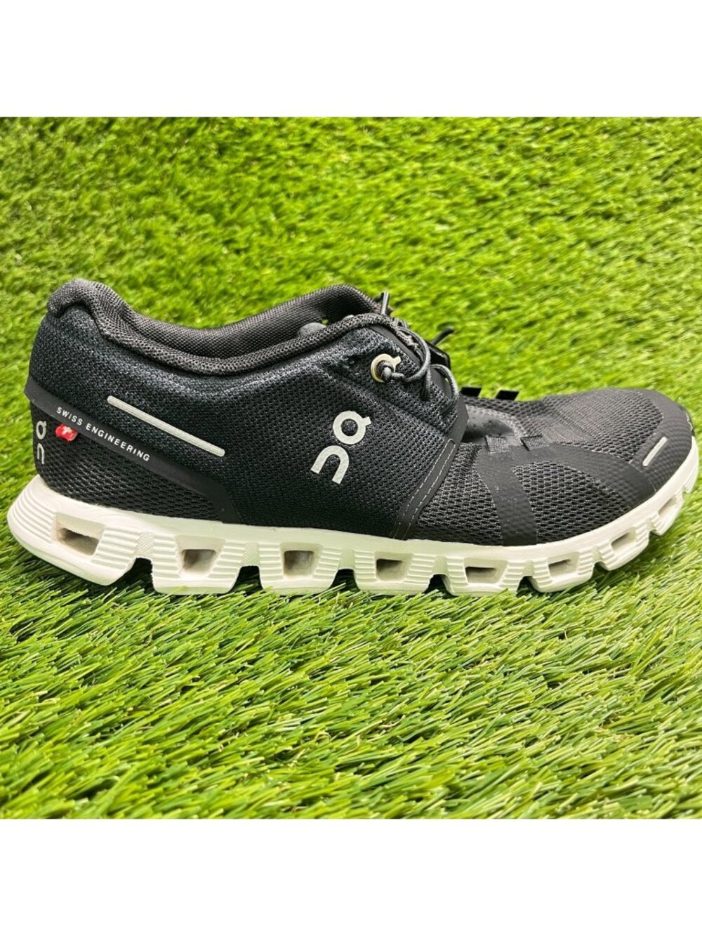 On Cloud 5 Womens Size 7 Black White Athletic Running Walking Shoes Sneakers